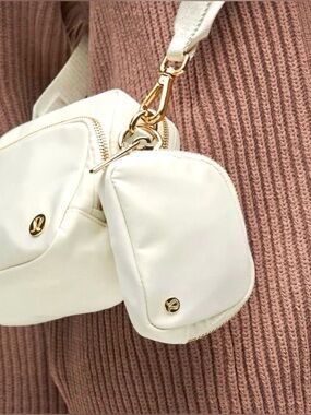Lululemon Everywhere Belt Bag Nano- Bone/Gold NWT✅